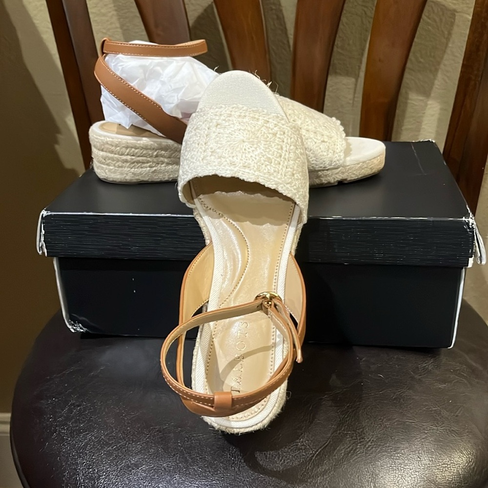 Talbots NWT Ivory Wedge Crochet Sandals 6M